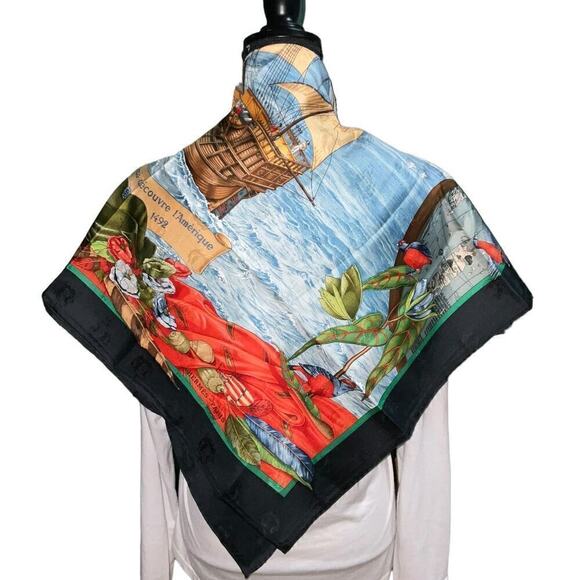 Hermes  Hermès CHRISTOPHE COLOMB DECOUVRE L’AMERIQUE 12 OCTOBRE 1492 SILK SCARF - Picture 2 of 16